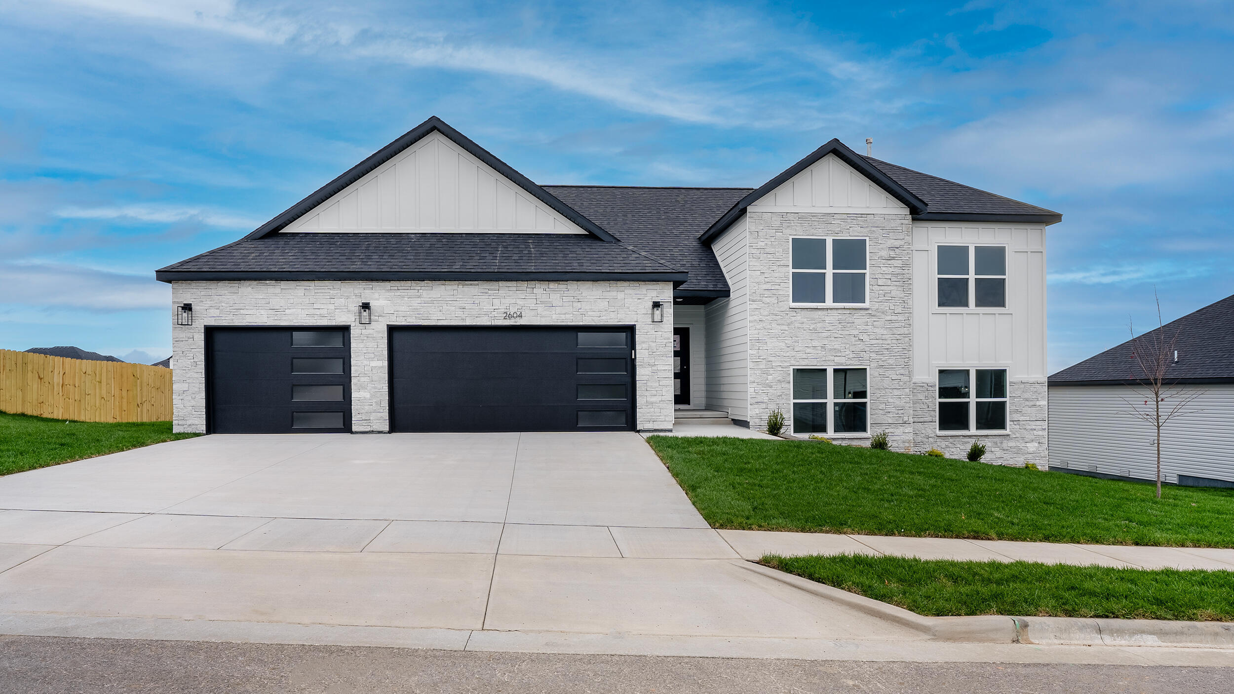 Property Photo: 2604 W McGuffey Street MO 65721