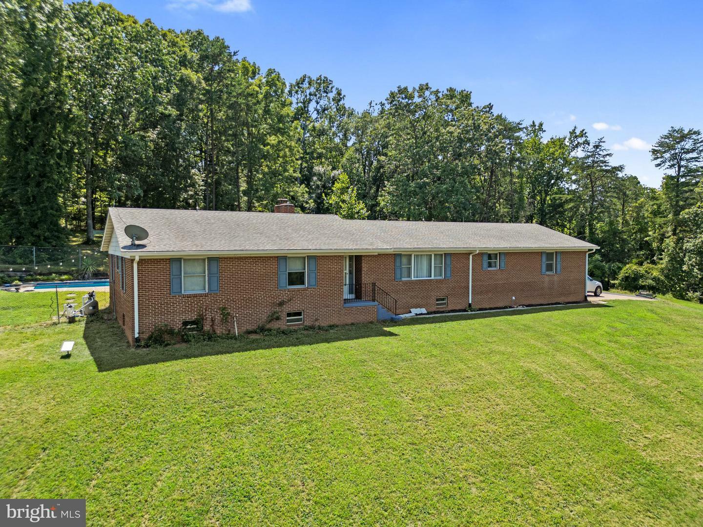 Property Photo:  8524 Lock Lane  VA 20186 