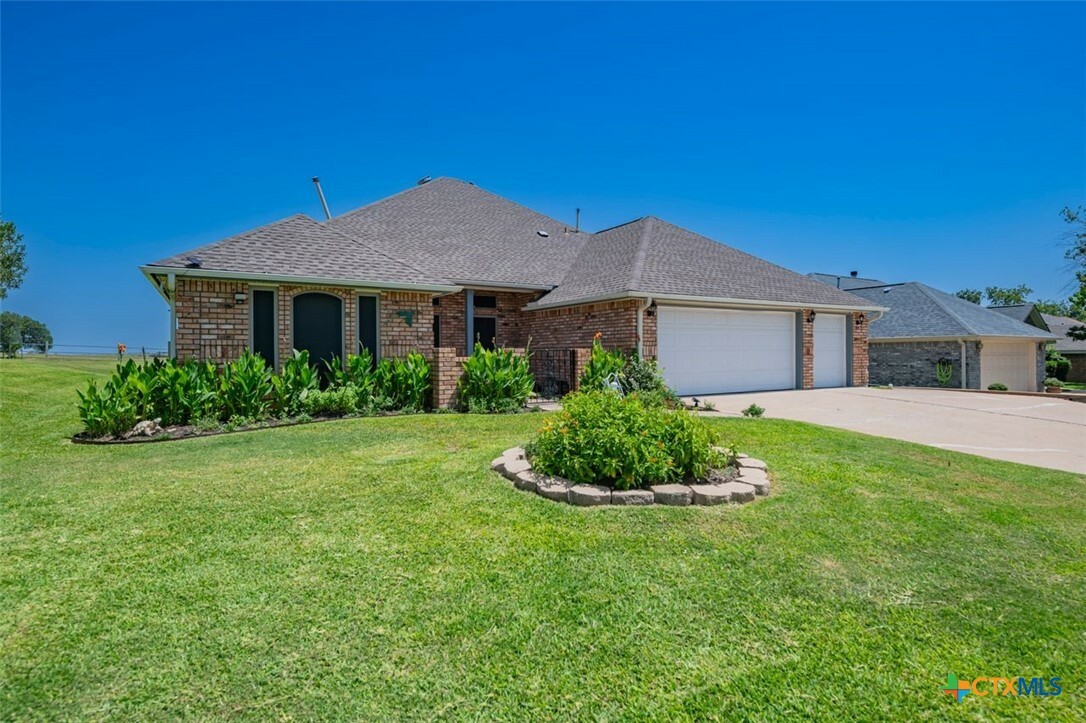 Property Photo:  702 Barber Drive  TX 76522 