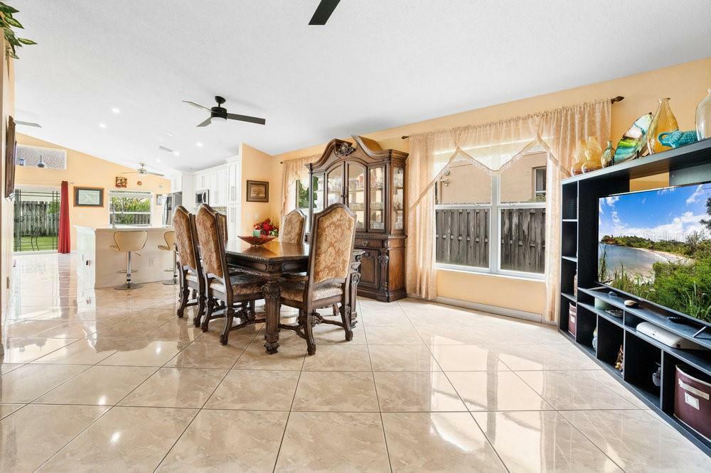 Property Photo:  1663 Nestlewood Trail  FL 32837 