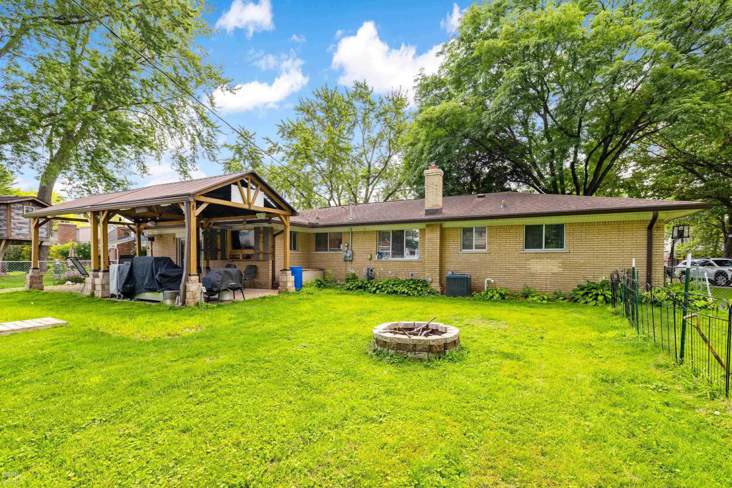 Property Photo:  23893 Indianwood Street  MI 48035 