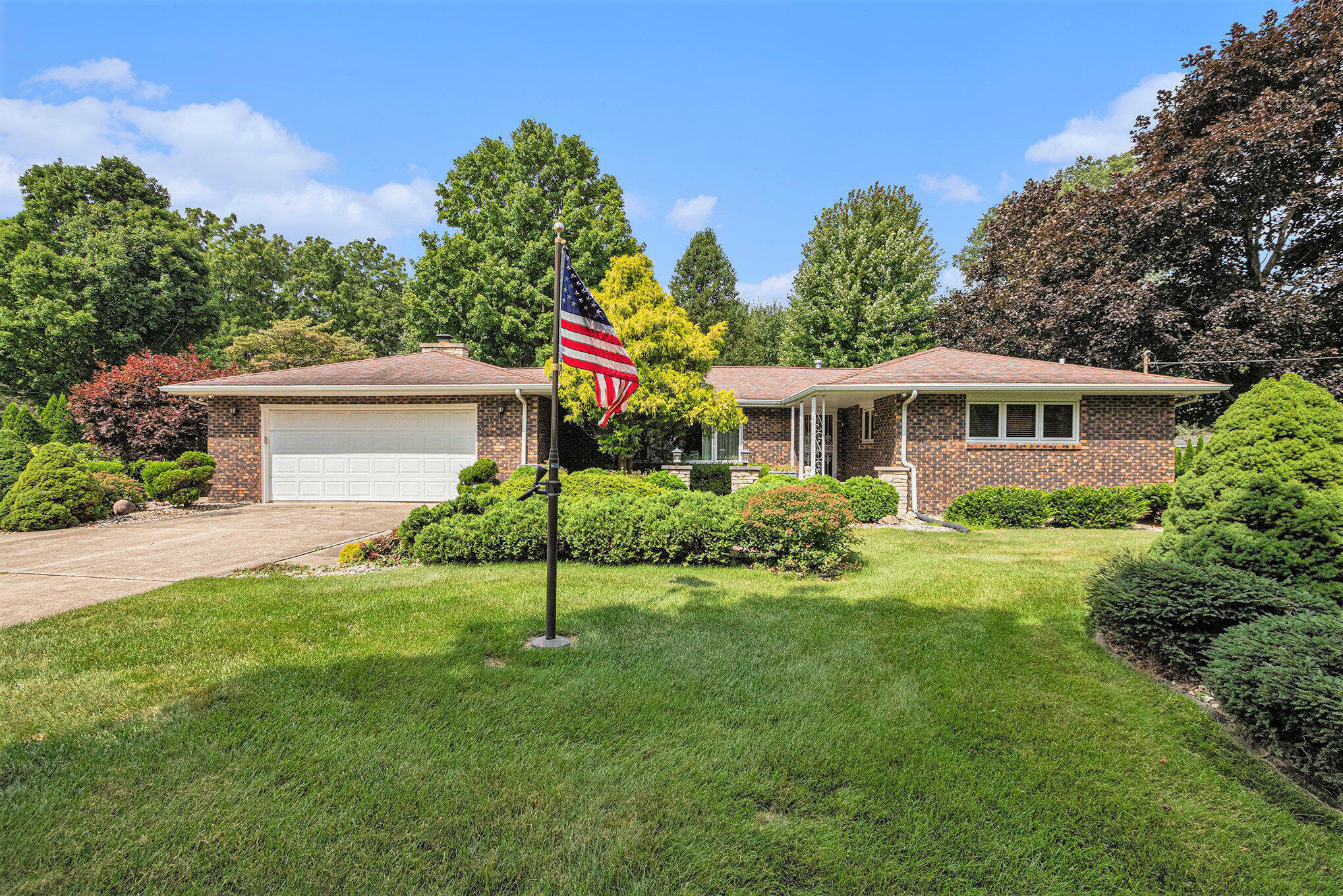 Property Photo:  1010 Almaugus Drive  MI 49120 