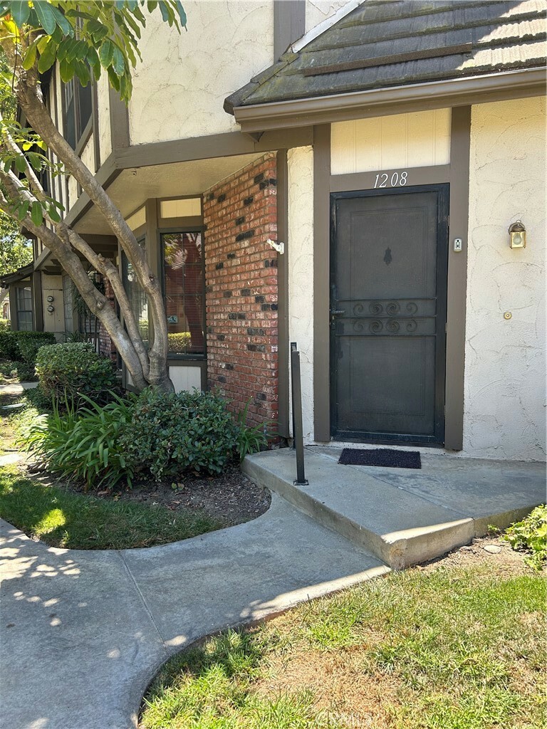 Property Photo:  1208 Marble Lane  CA 90631 