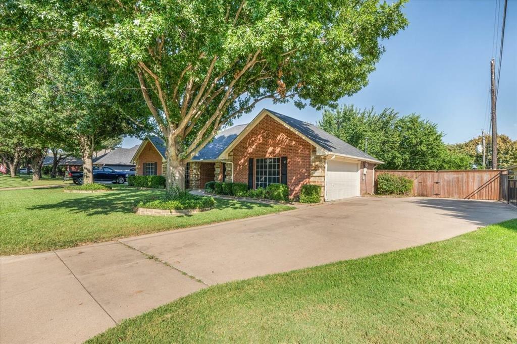 Property Photo:  413 Flagstone Drive  TX 76028 