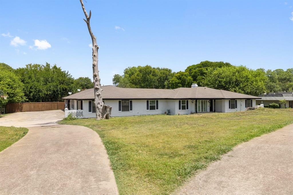 Property Photo:  1306 Meadow Green  TX 75137 