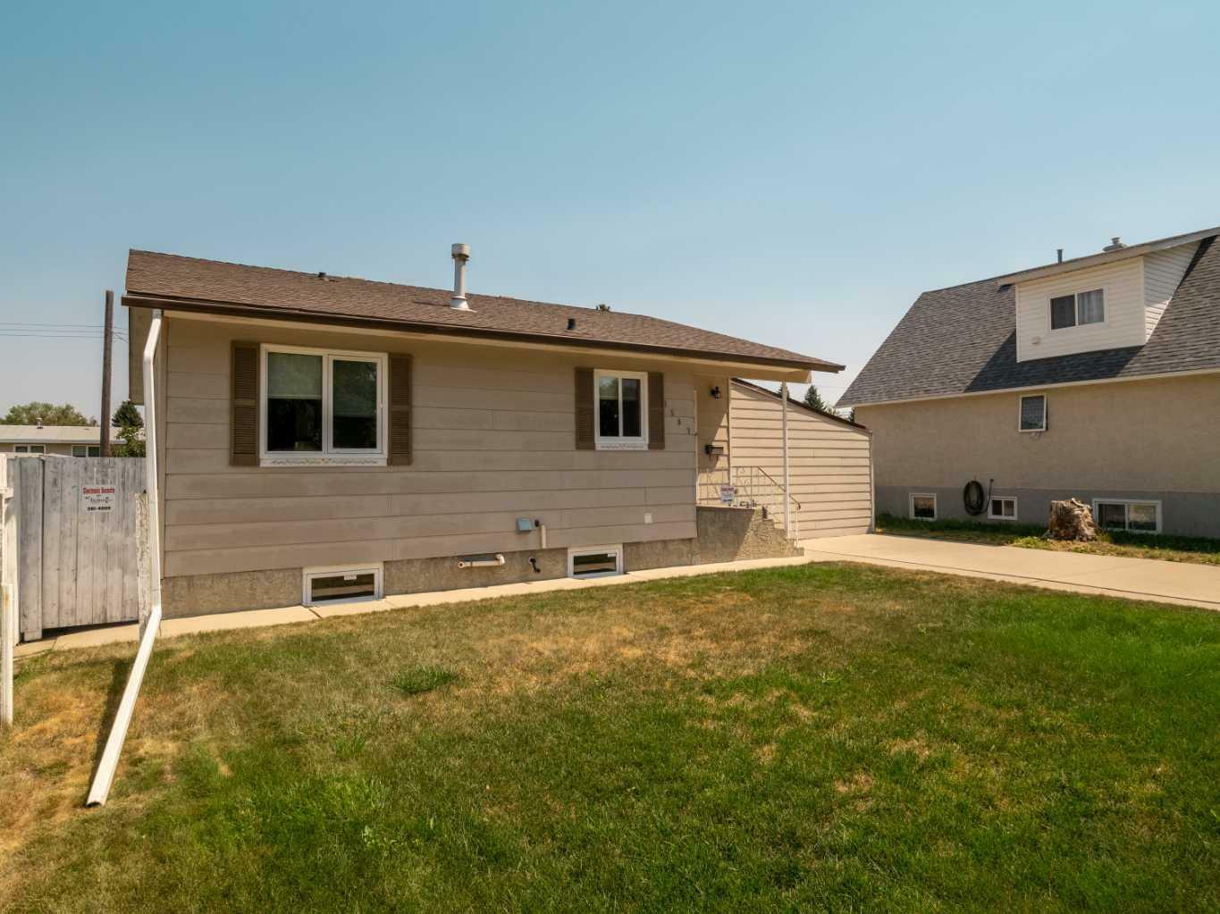 Property Photo:  1507 13 Street N  AB T1H 2V1 