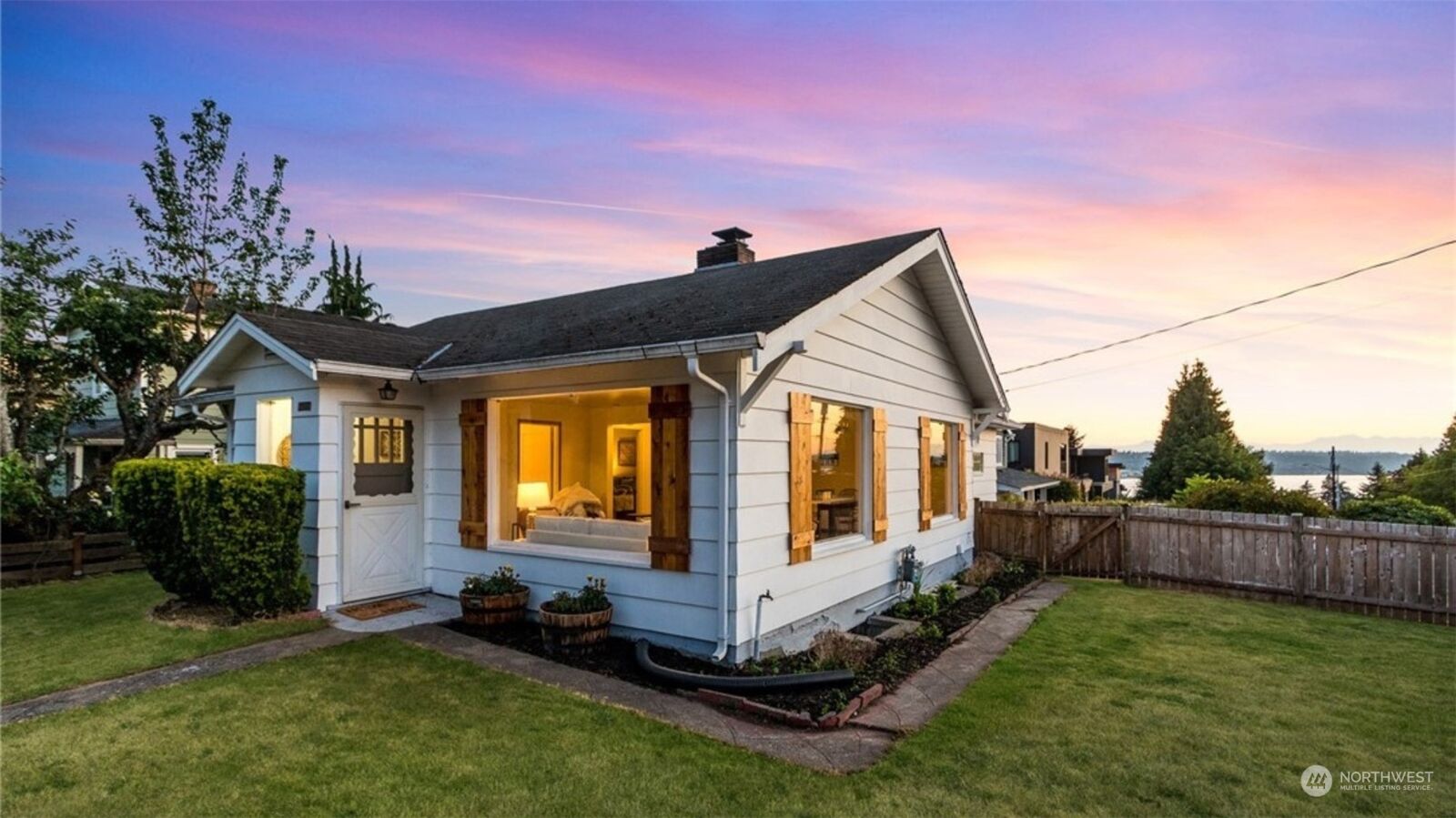 Property Photo:  1523 2nd Street  WA 98033 