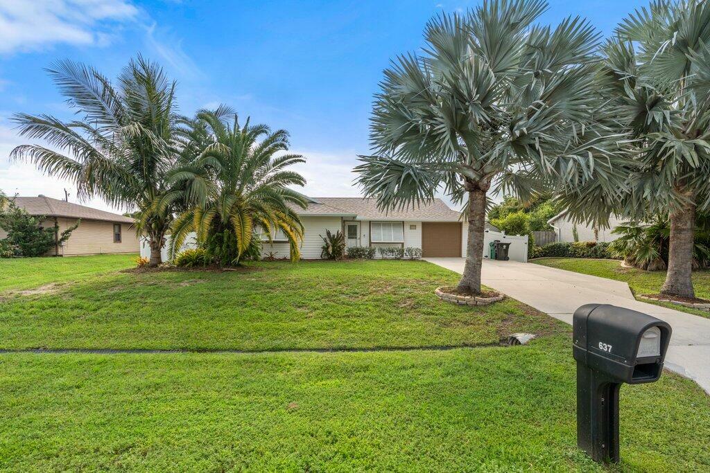 Property Photo:  637 SW Granadeer Street W  FL 34983 