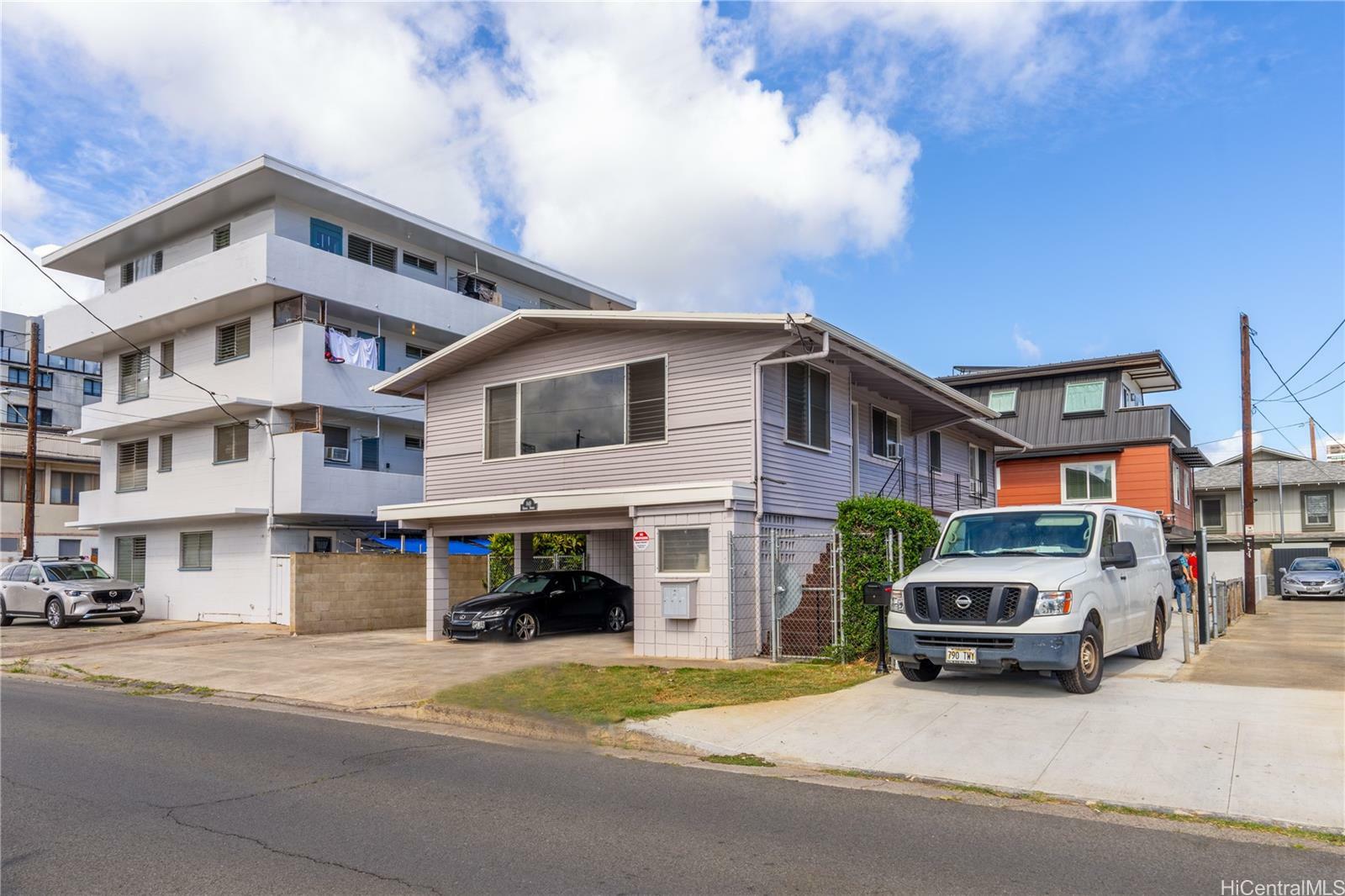 Property Photo:  849 Hauoli Street  HI 96826 