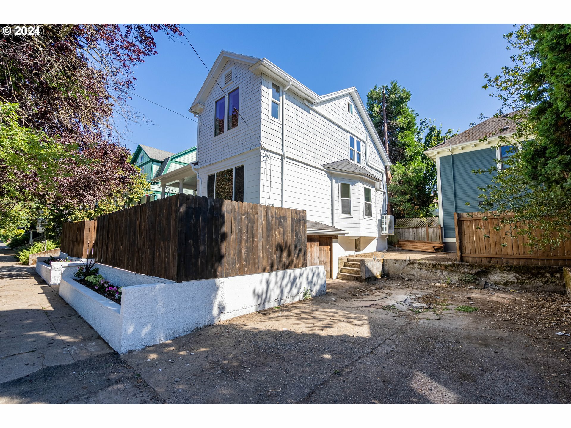 Property Photo:  1816 SE Alder St  OR 97214 