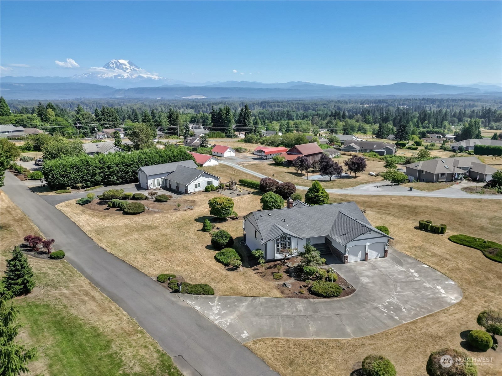 Property Photo: 10016 252nd Street E WA 98338