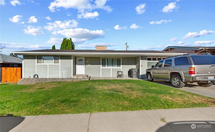 Property Photo:  1105 Rosewood Avenue  WA 98801