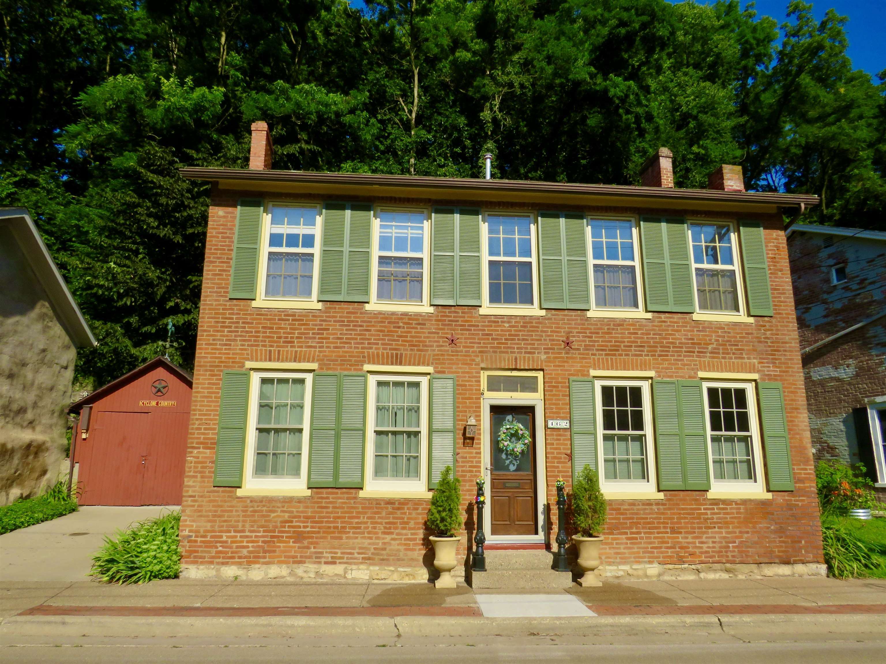 Property Photo:  462 Dewey Avenue  IL 61036 