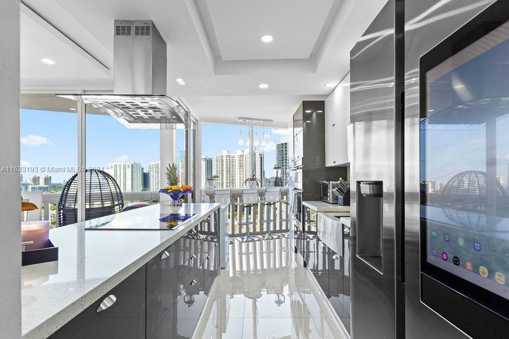 Property Photo: 1000 W Island Blvd 1606 FL 33160