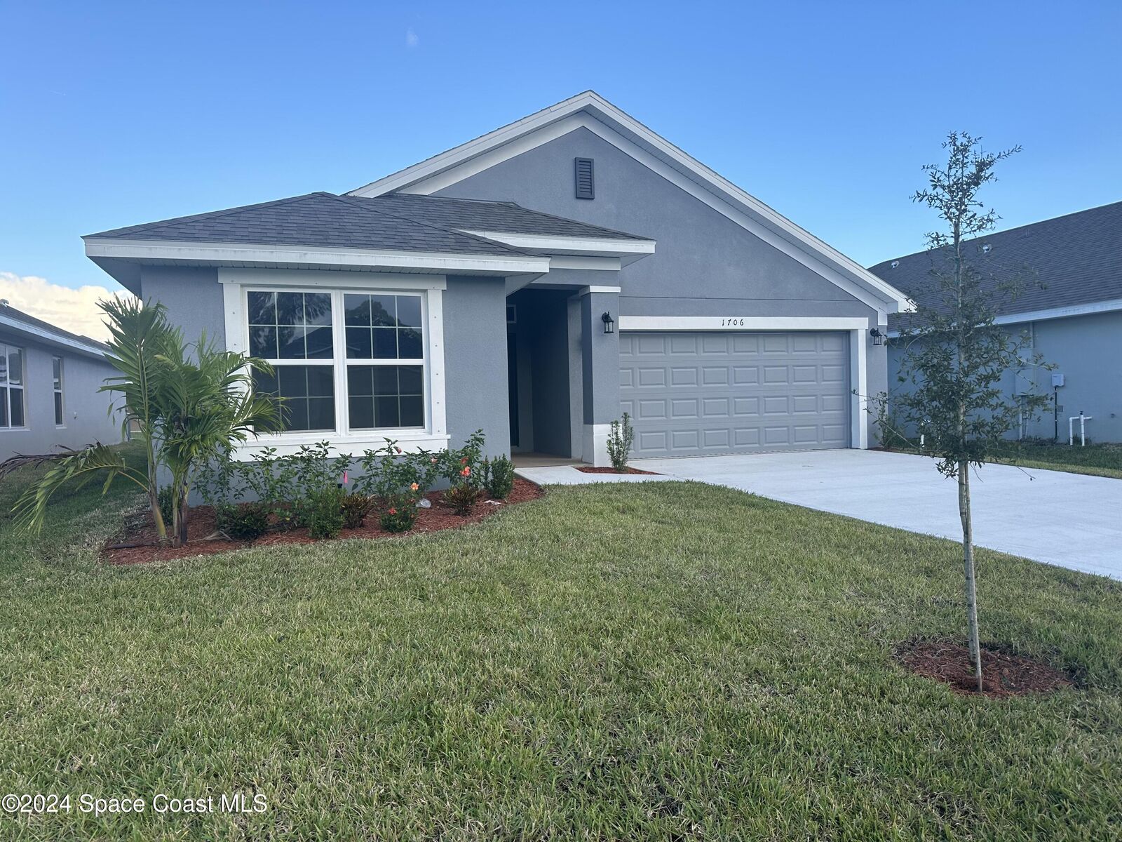 Property Photo:  