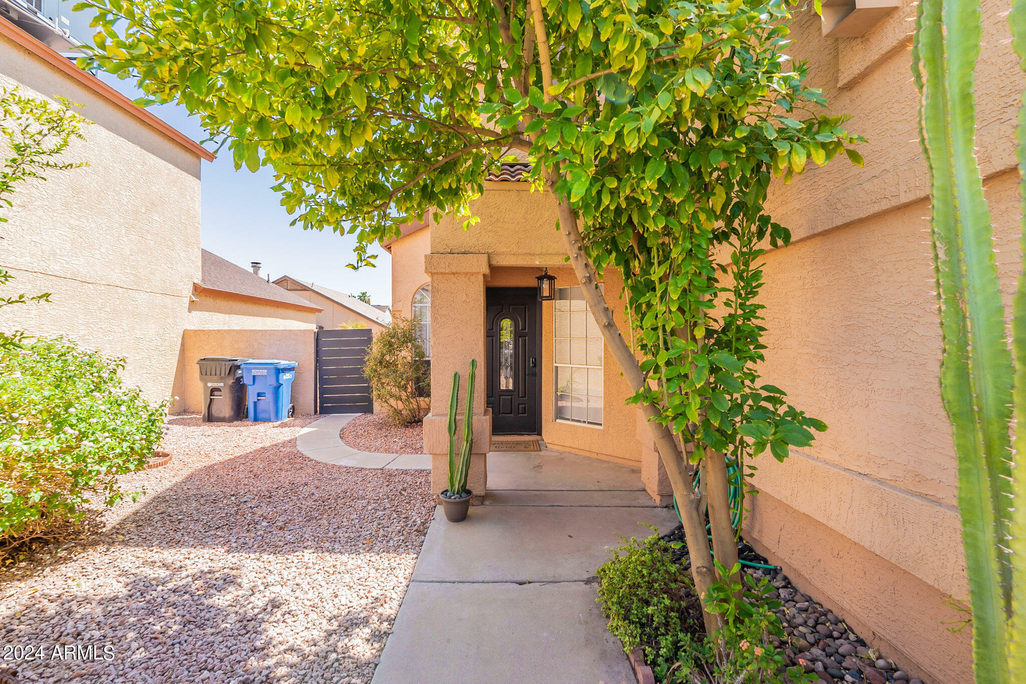 Property Photo:  513 E Kerry Lane  AZ 85024 