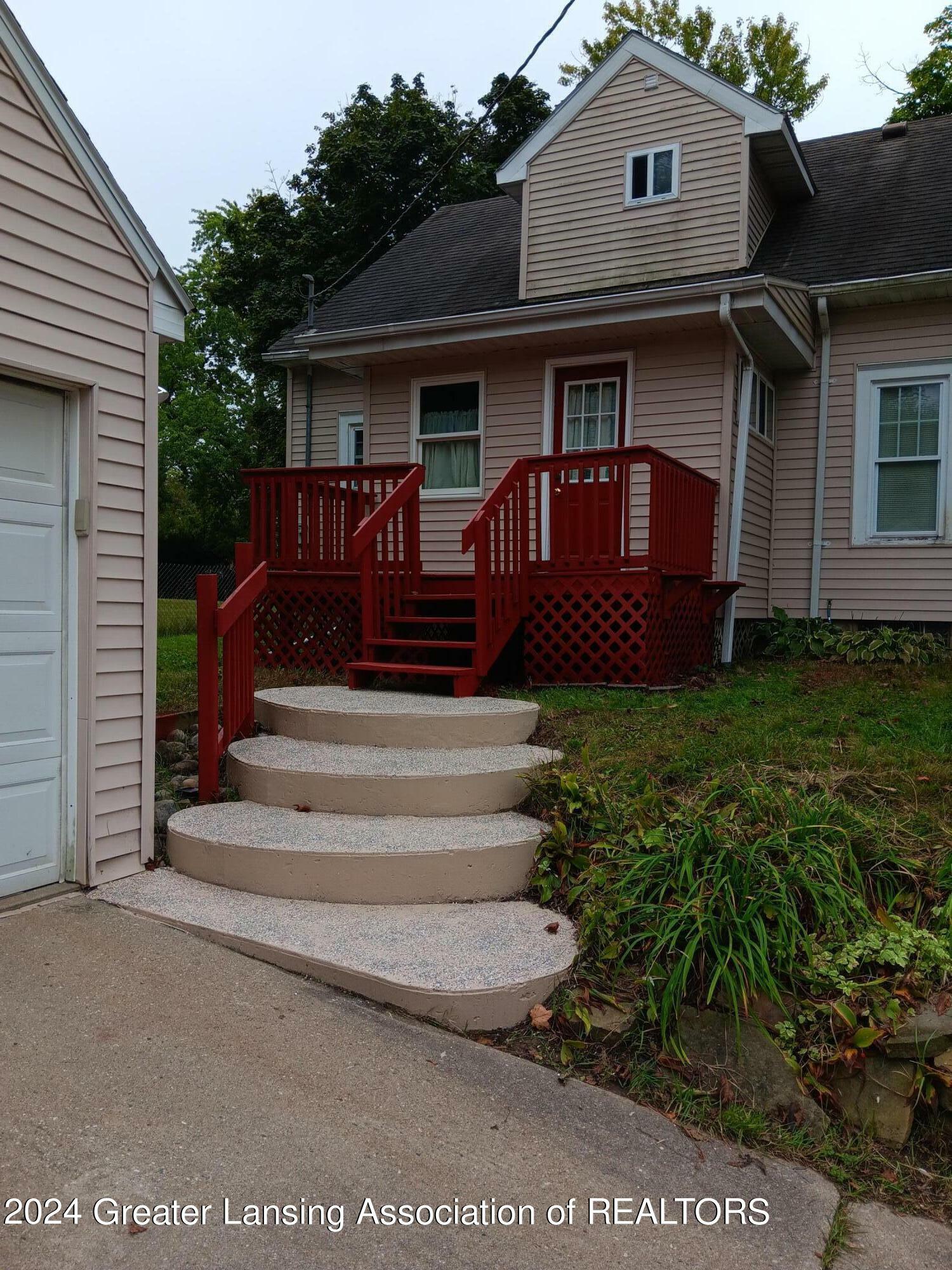 Property Photo:  601 Ridgewood  MI 48910 