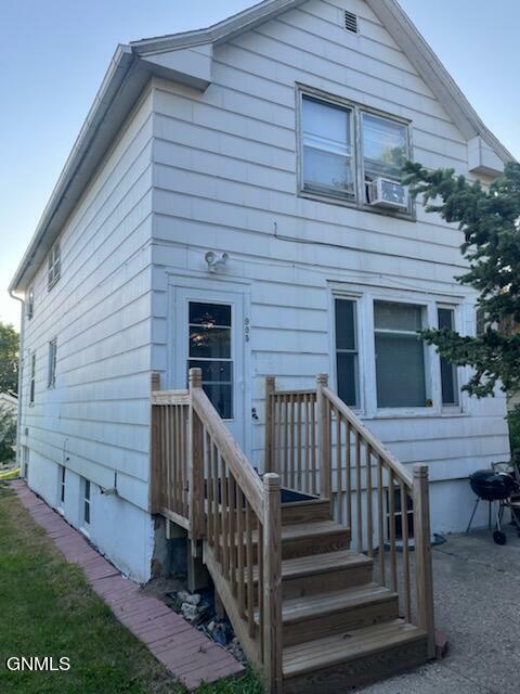 Property Photo:  905 3rd Avenue NW  ND 58554 