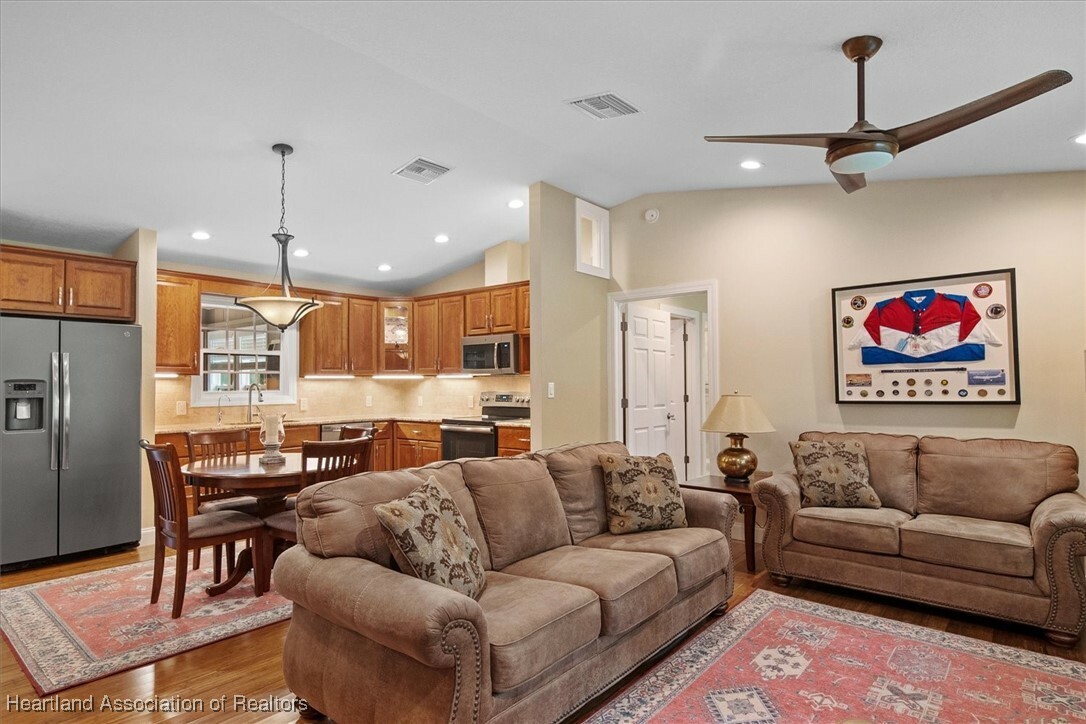 Property Photo:  120 Lakeside Road  FL 33870 