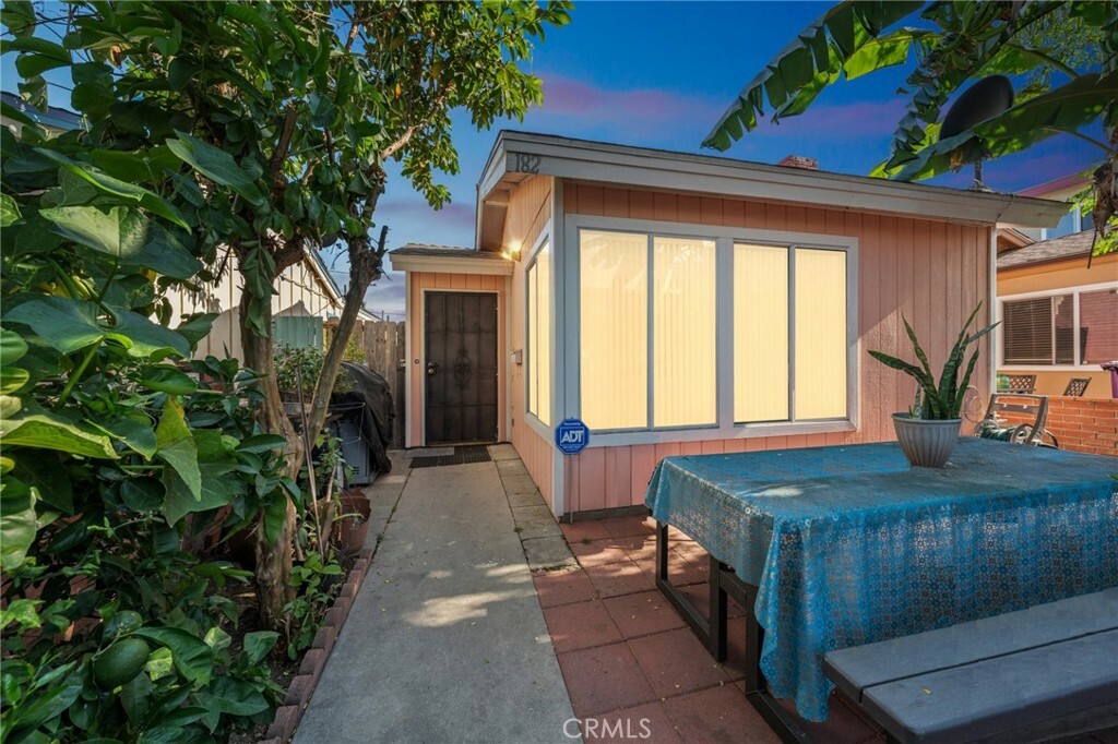 Property Photo:  182 E Louise Street  CA 90805 