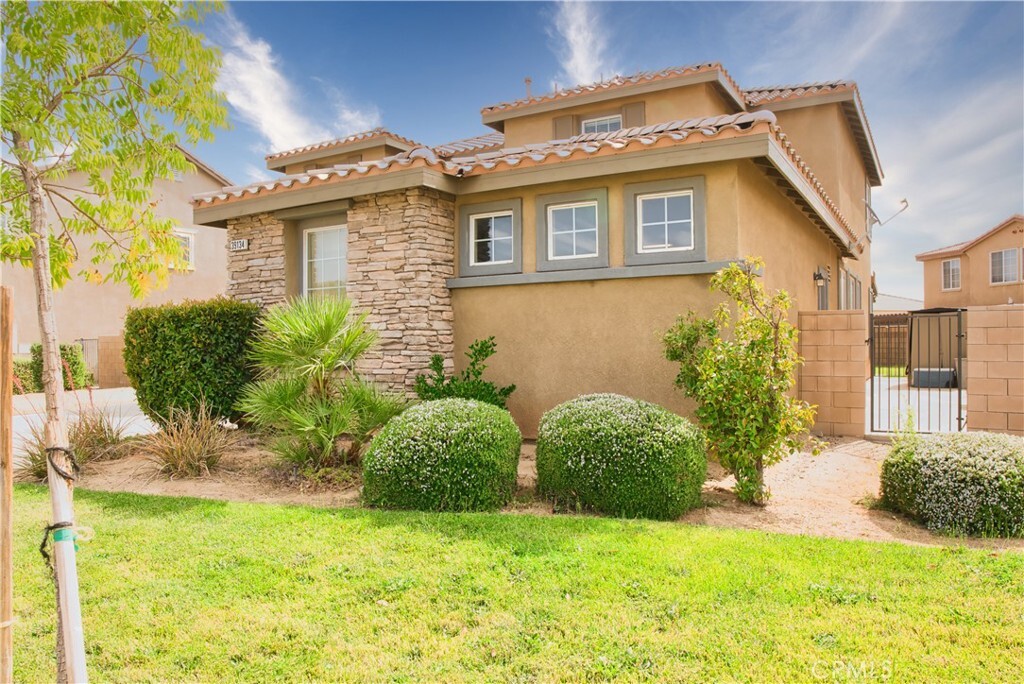 Property Photo: 39134 Dunbar Street CA 93551