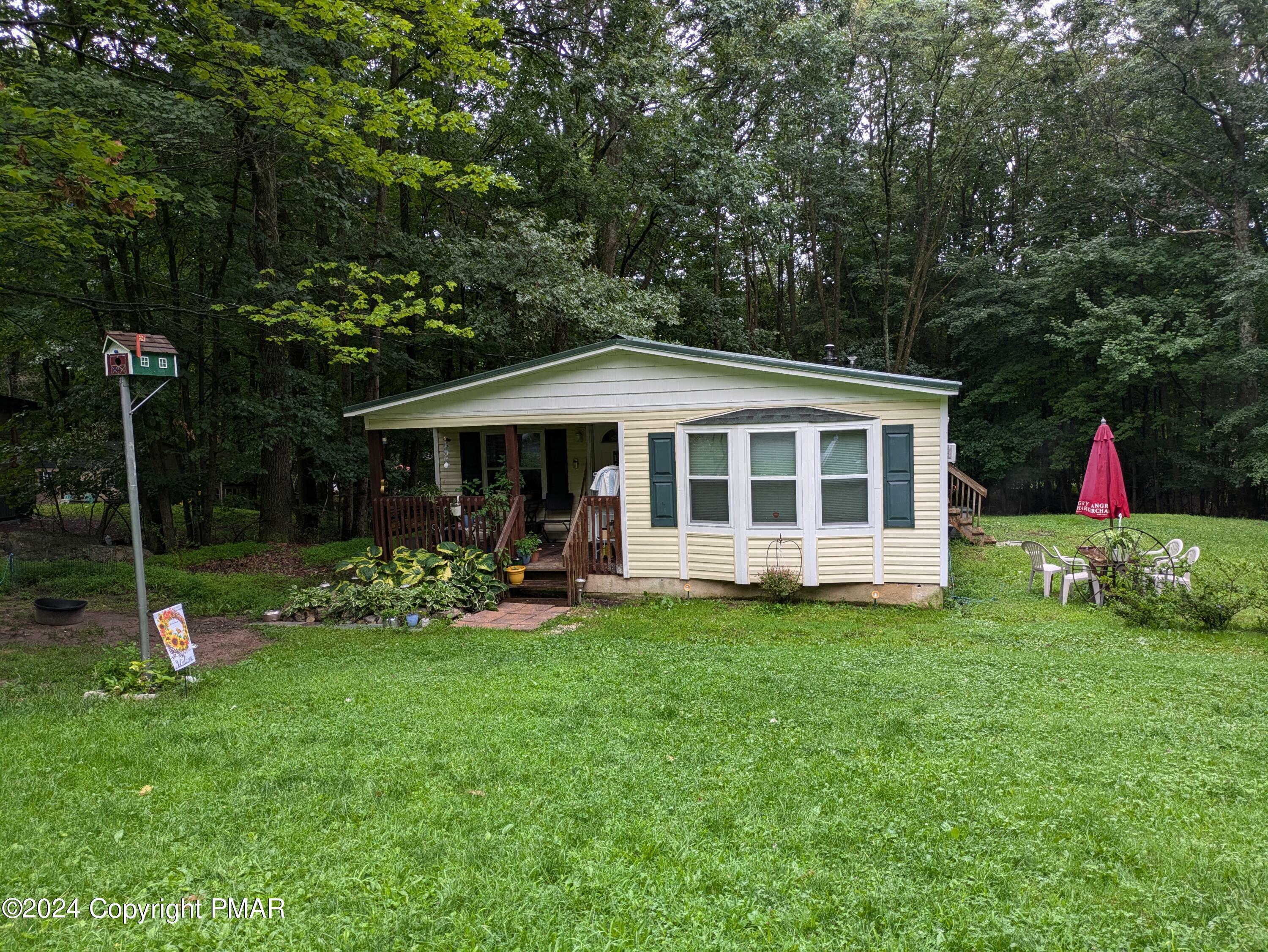 Property Photo:  8609 Kings Way  PA 18058 