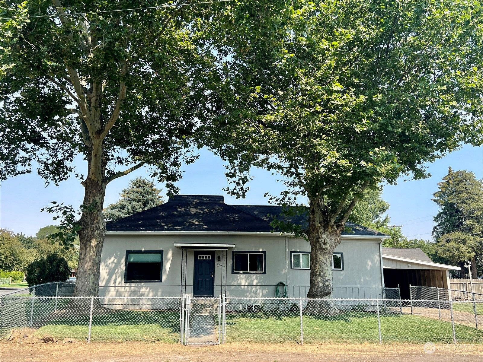 Property Photo: 520 N Cottonwood Street WA 99328