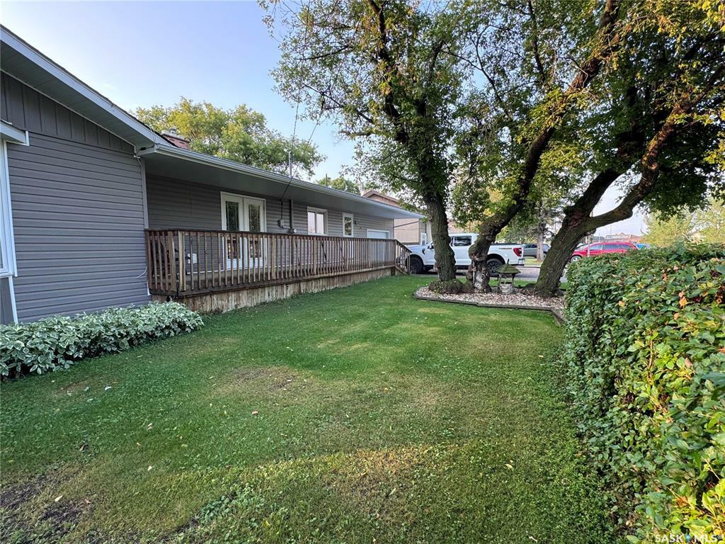 Property Photo:  213 & 215 1st Avenue SW  SK S0K 2P0 