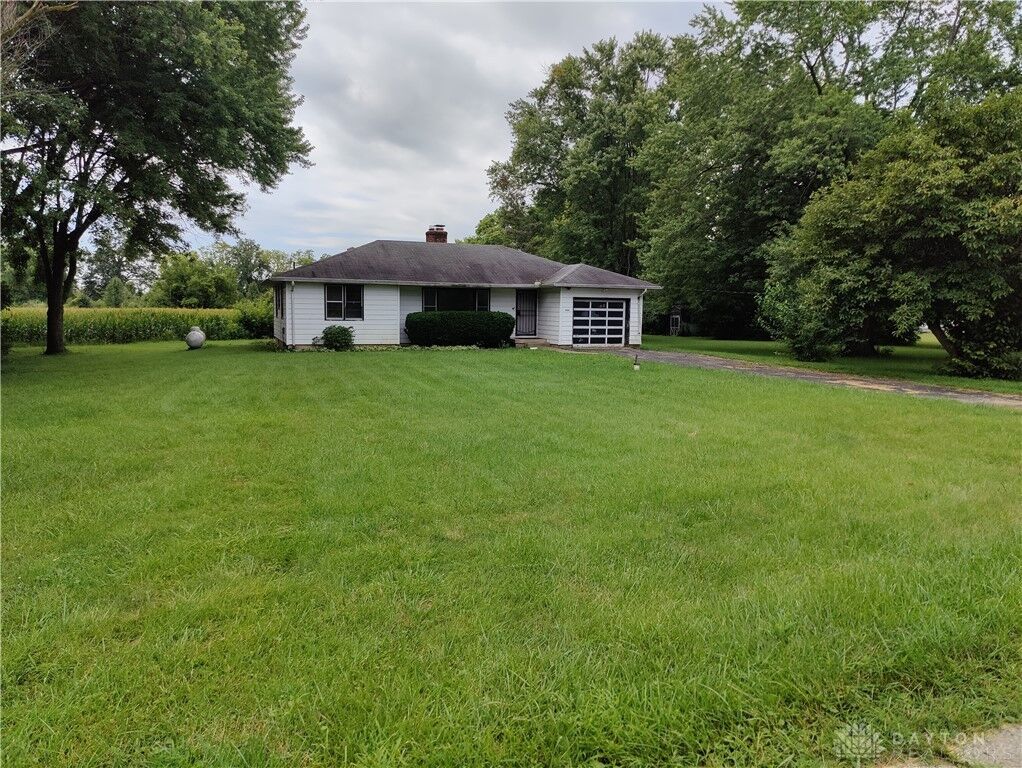 Property Photo: 8120 Little Richmond Road OH 45426