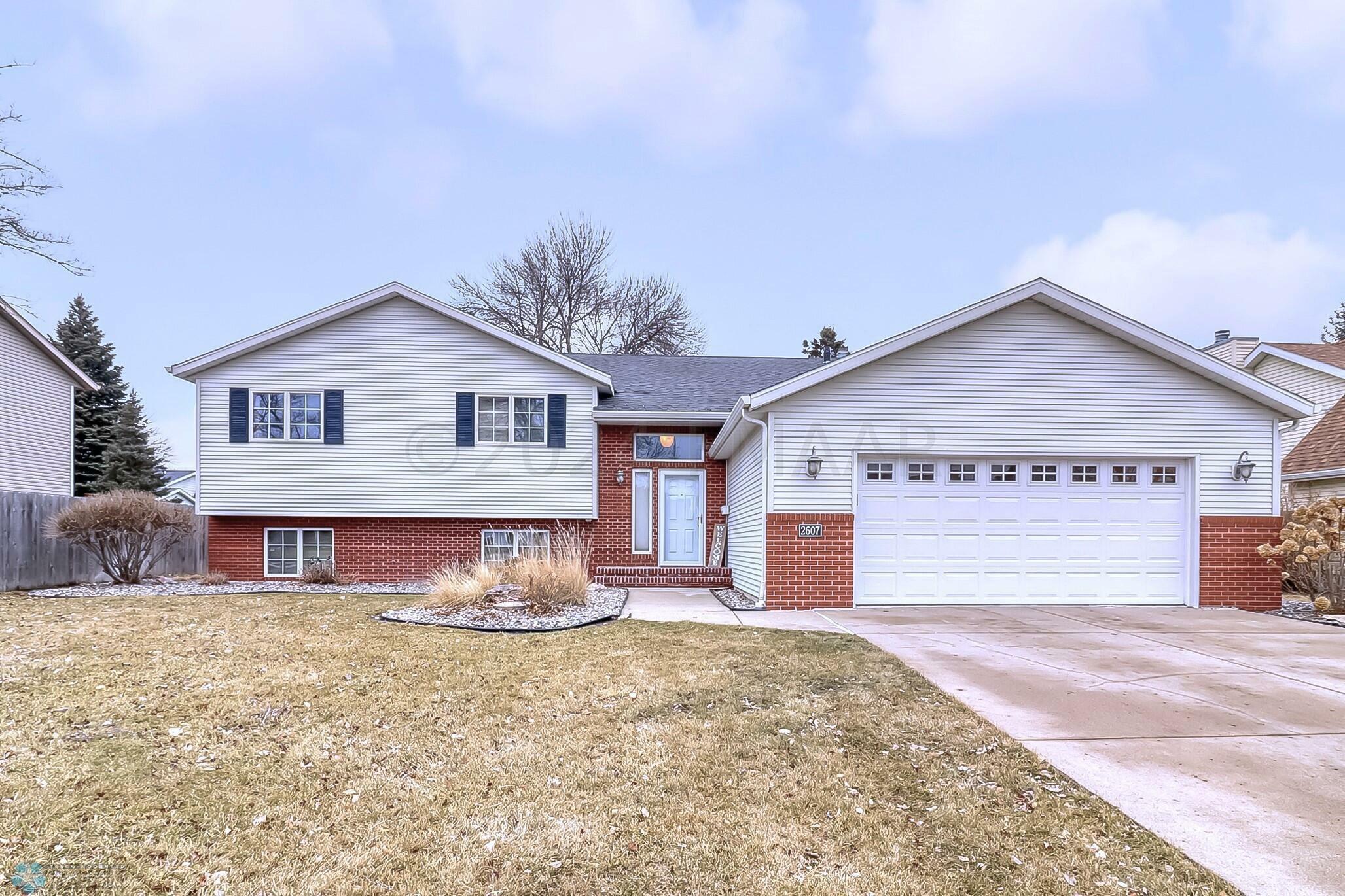 Property Photo:  2607 25 Avenue S  ND 58103 