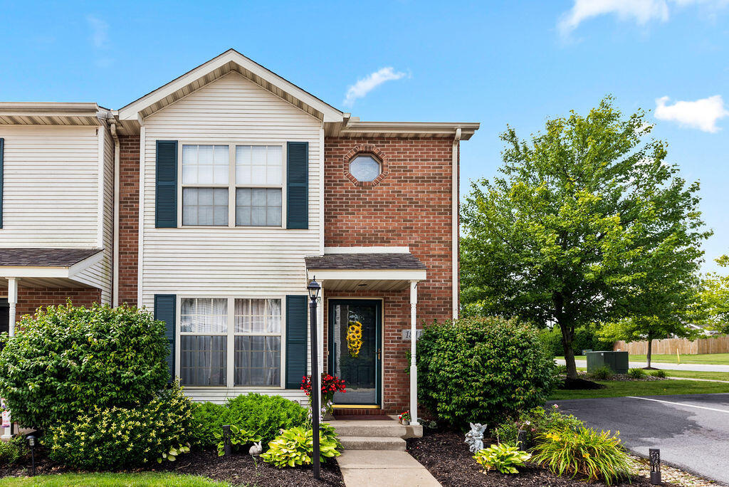 Property Photo:  1811 Golden Oak Court  IN 46307 