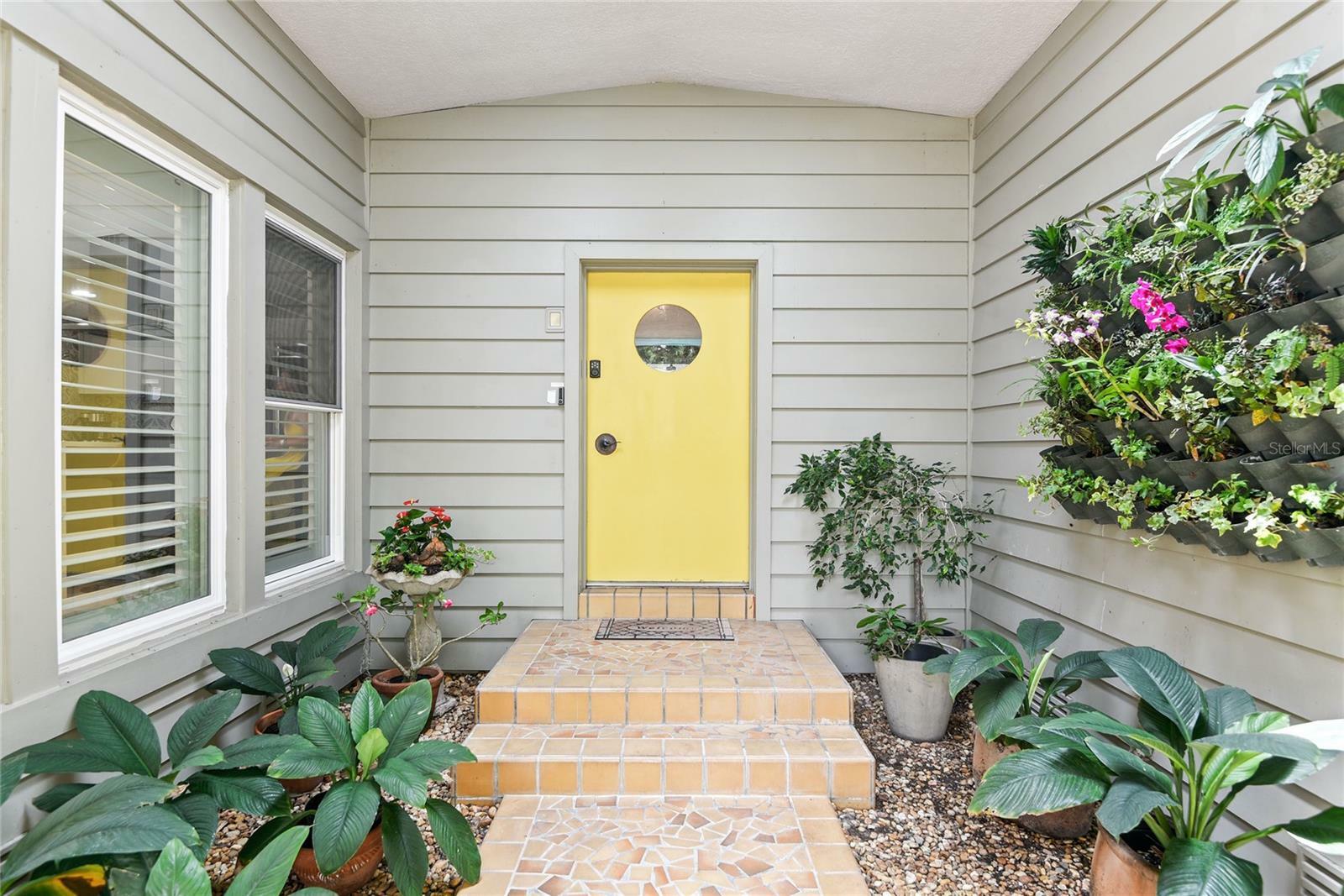 Property Photo:  910 Ensenada Drive  FL 32825 