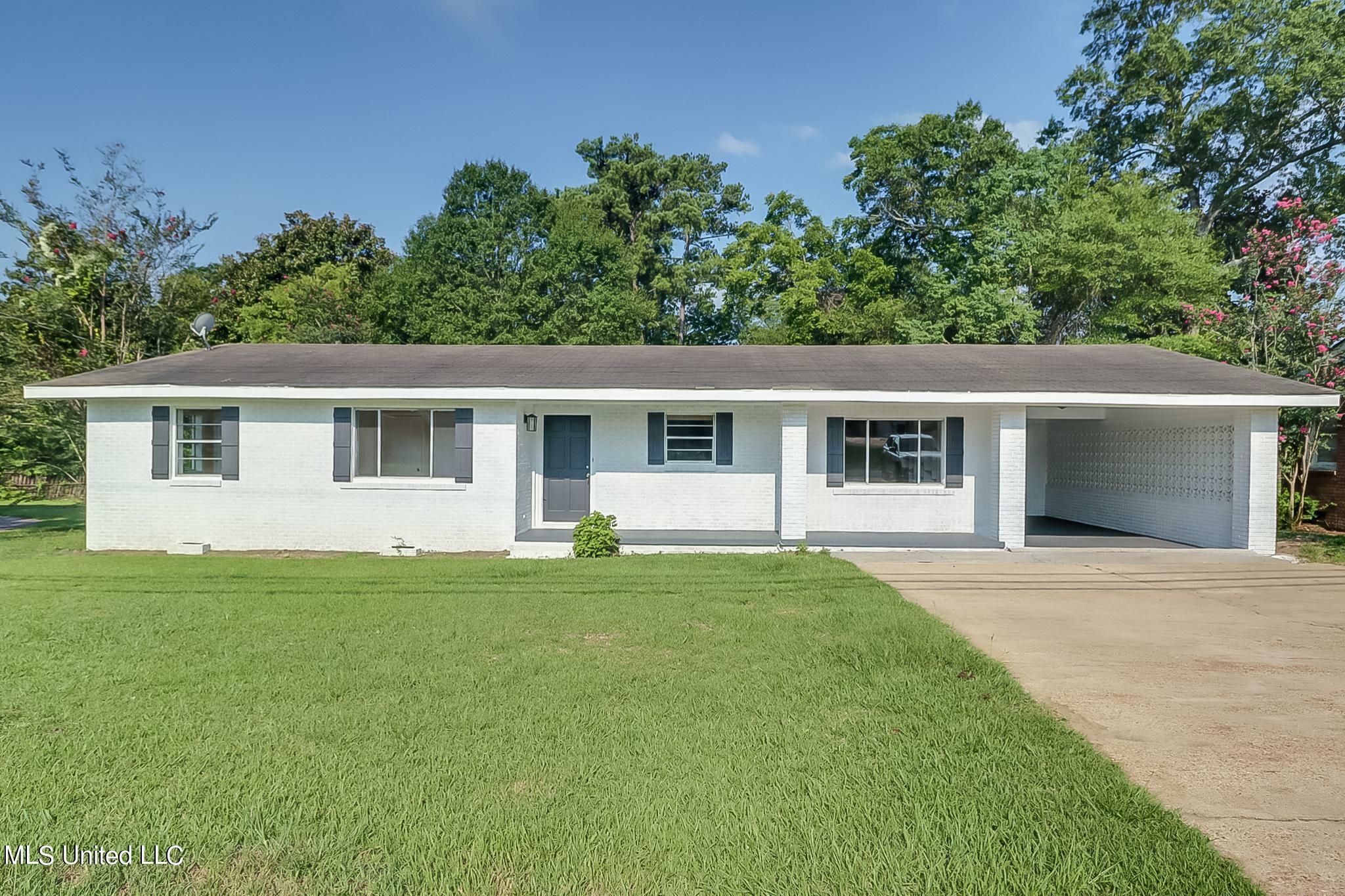 Property Photo:  432 S Vardaman Street  MS 39577 