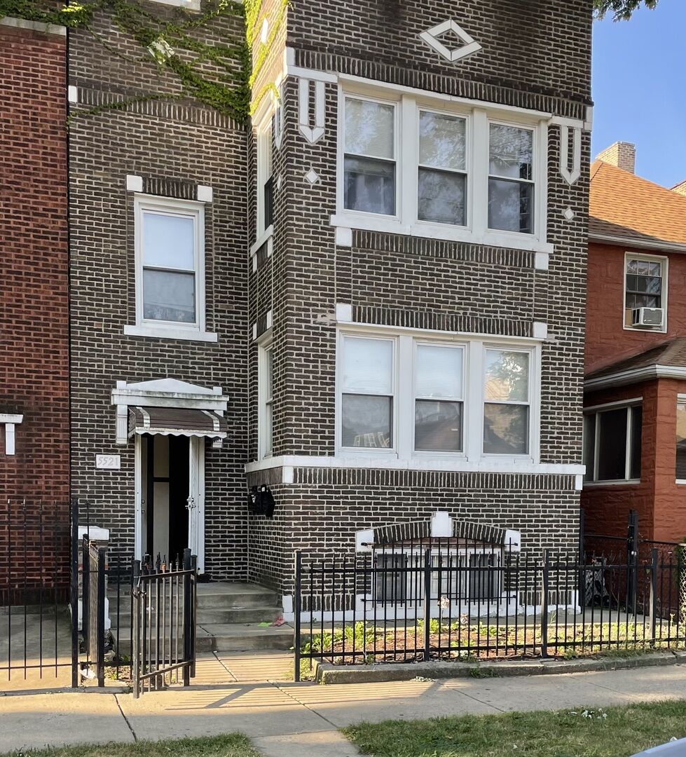 Property Photo:  5521 W Van Buren Street  IL 60644 