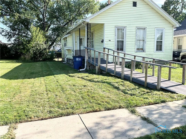 1039 Gordon Street  Toledo OH 43609 photo