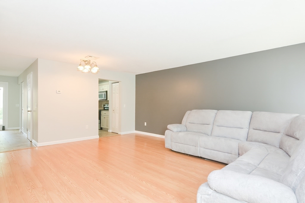 Property Photo:  101 Oakwood Ln 101  MA 01604 