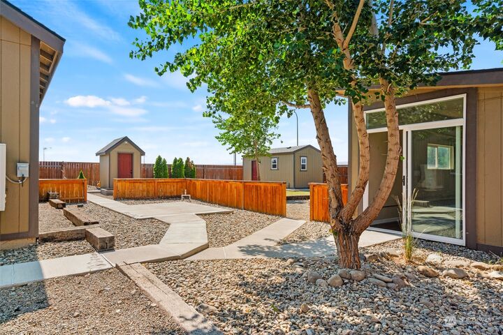 Property Photo:  2207 N Creeksedge Way  WA 98926 