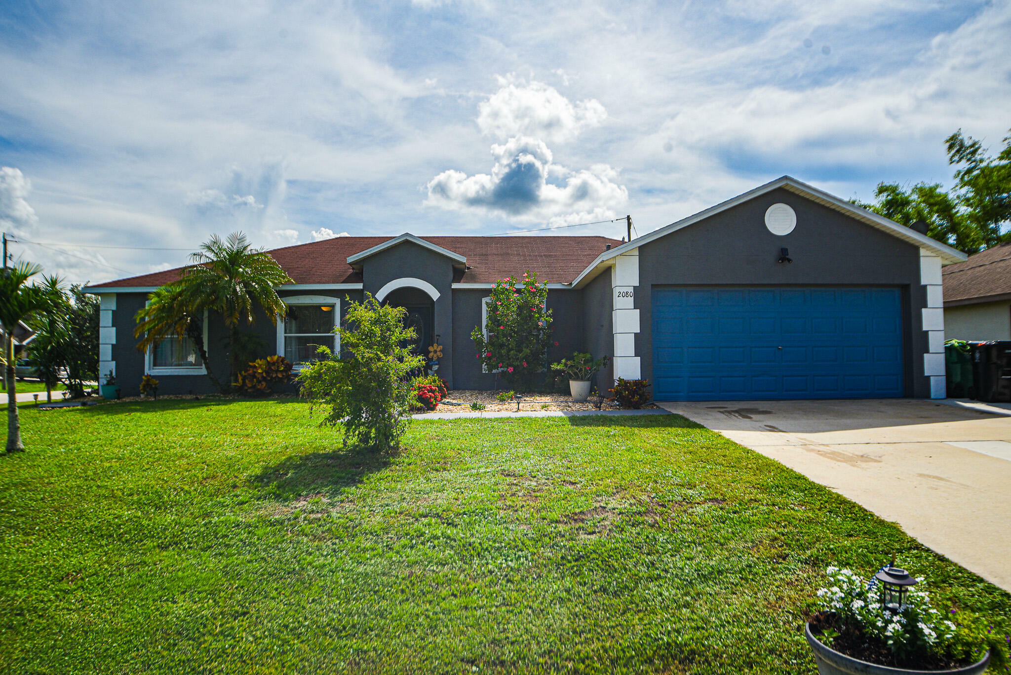 Property Photo:  2080 SW Hampshire Lane  FL 34953 