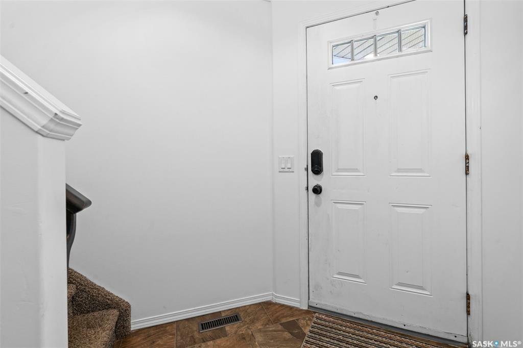 Property Photo:  634 Lehrer Crescent  SK S7R 0L2 