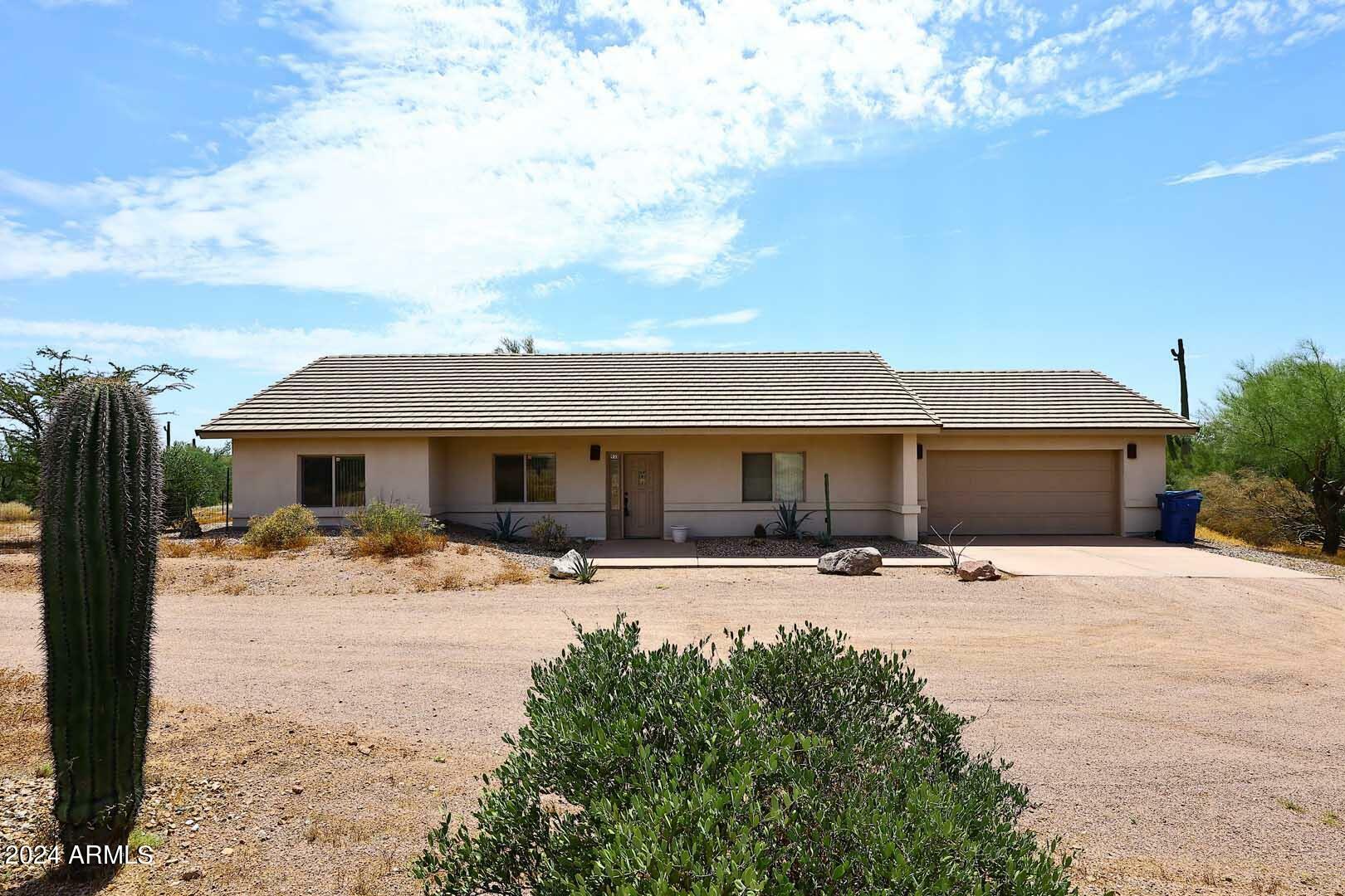 Property Photo:  931 E Whiteley Street  AZ 85119 