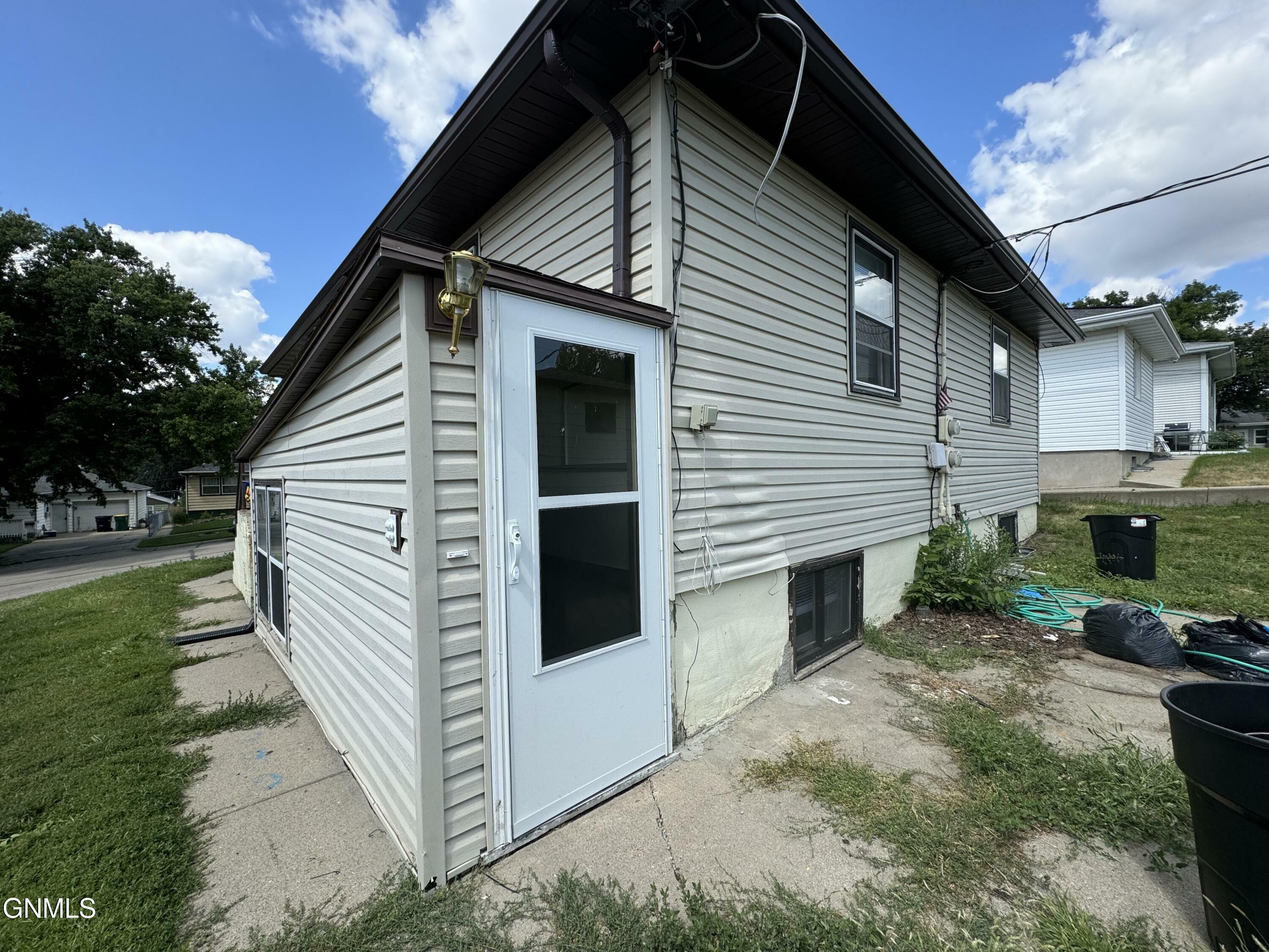 Property Photo:  527 19th Street  ND 58501 