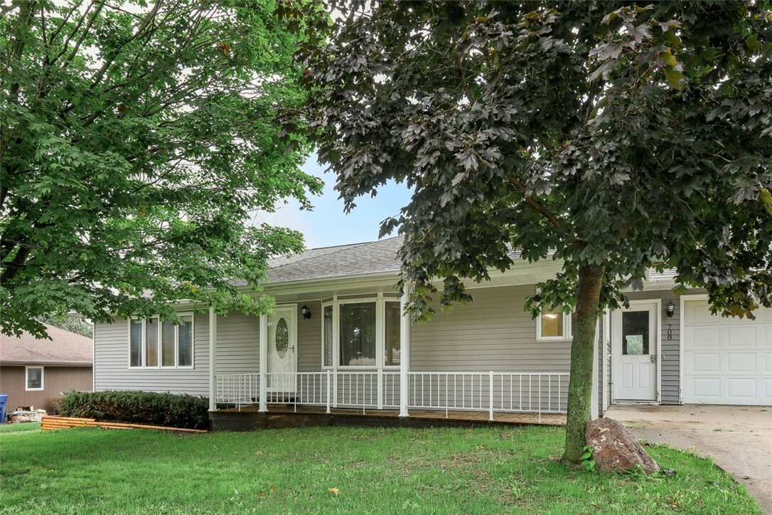 Property Photo:  708 Brentwood Drive  IA 50219 