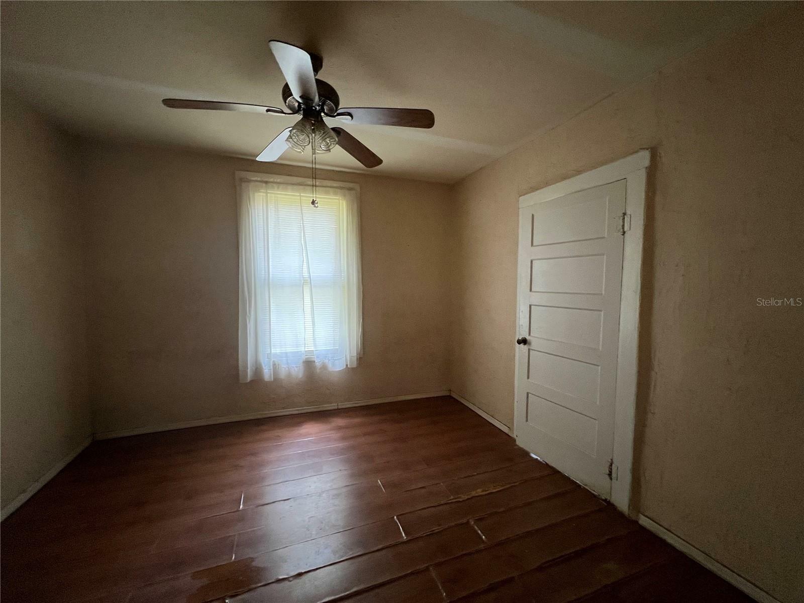 Property Photo:  2099 N US Hwy 301  FL 33521 