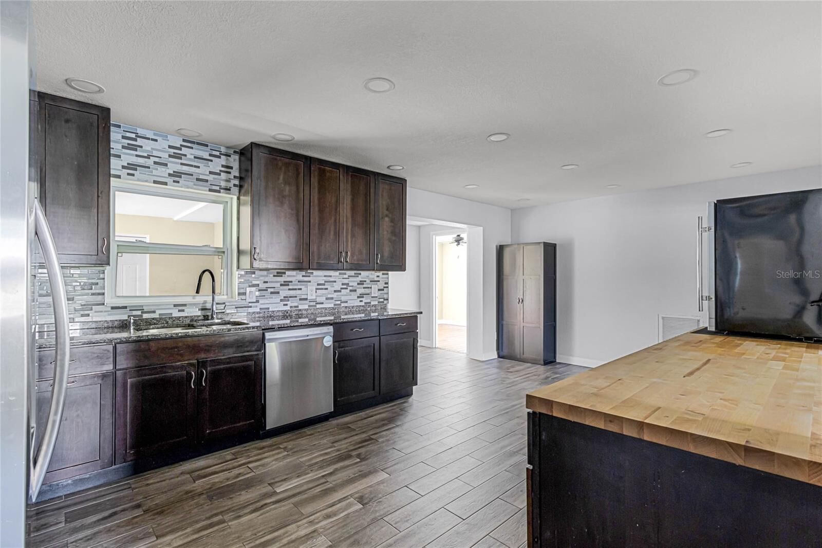 Property Photo:  121 Hawthorne Road  FL 33884 