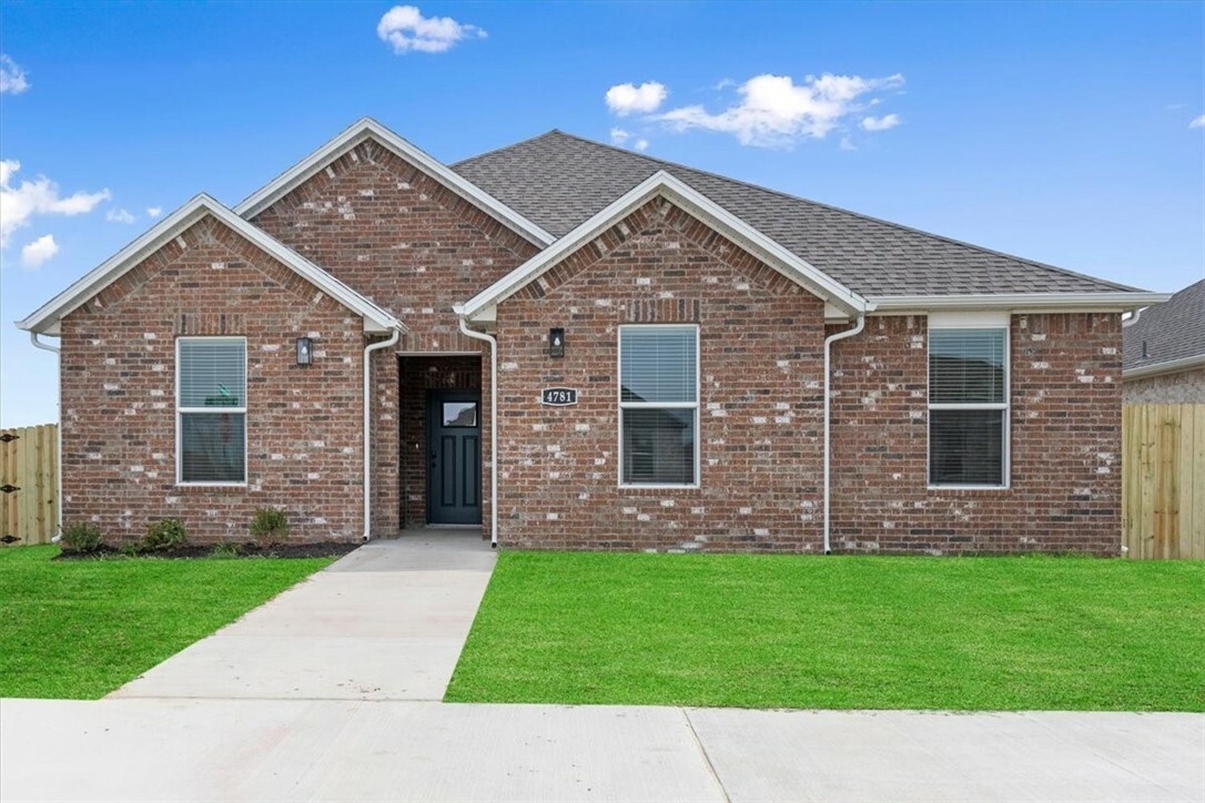 Property Photo:  4852 W Sturgeon Street  AR 72704 