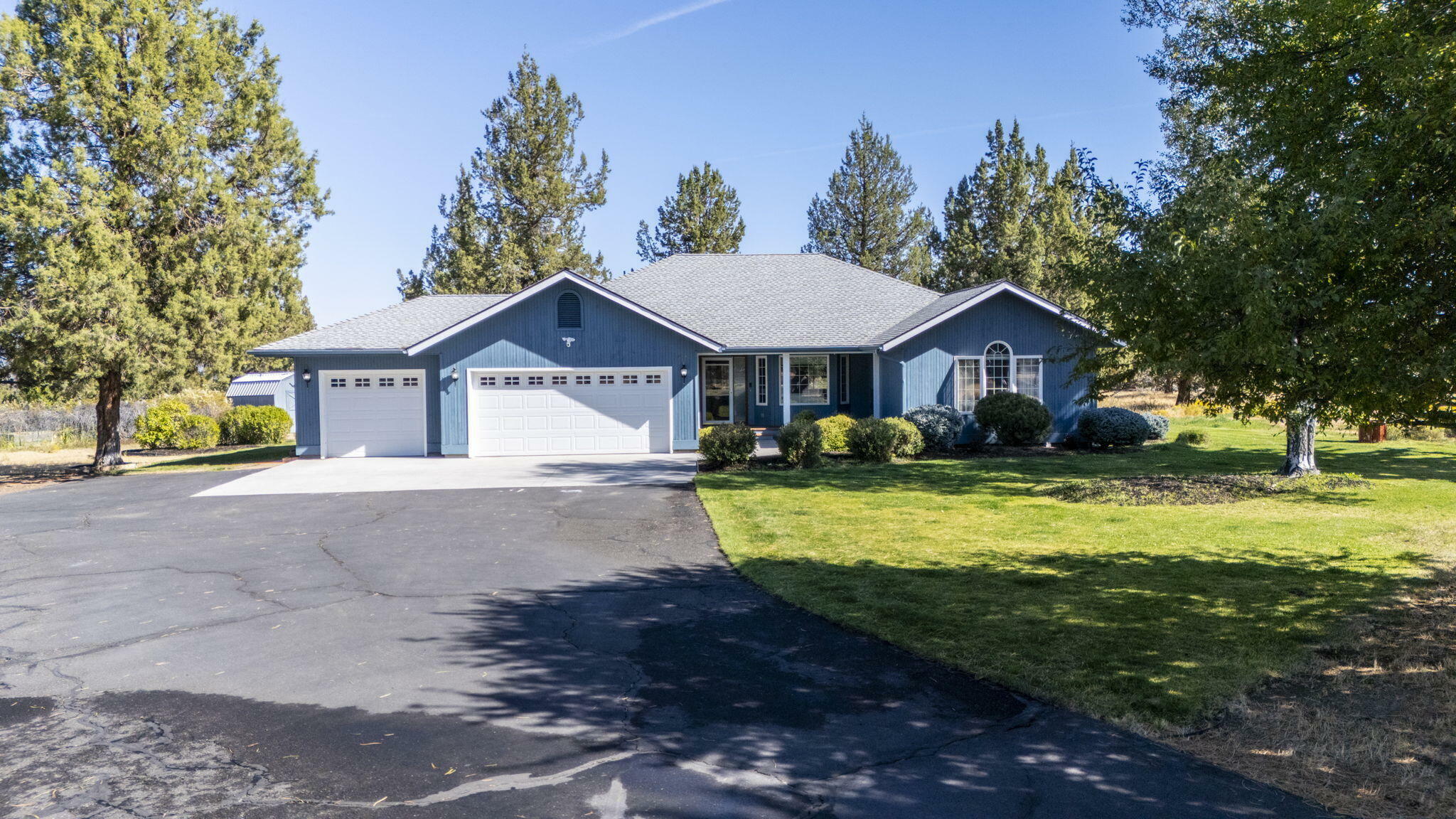 Property Photo:  9727 NW Oak Avenue  OR 97756 