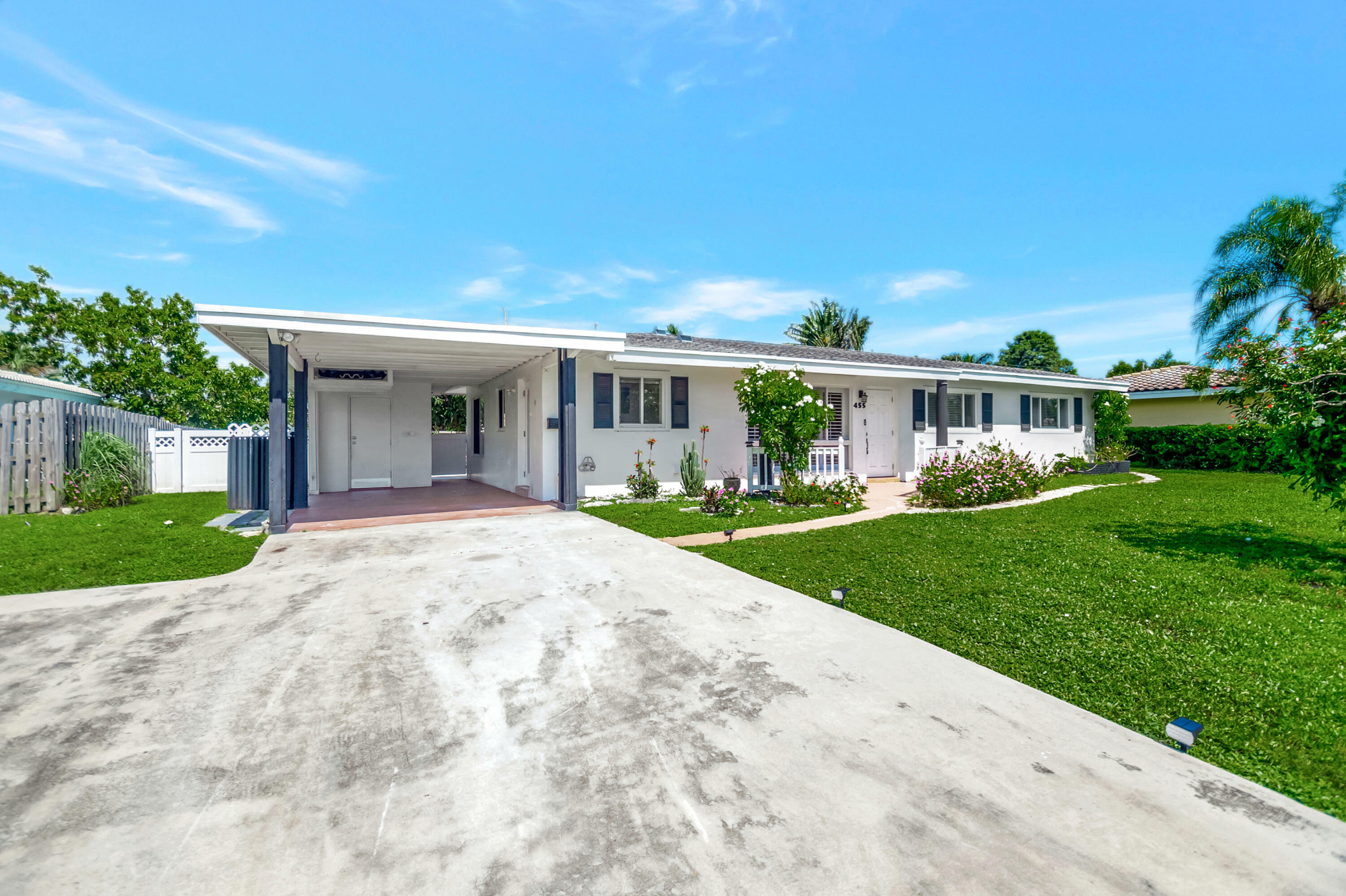 Property Photo:  455 NE 33rd Street  FL 33431 