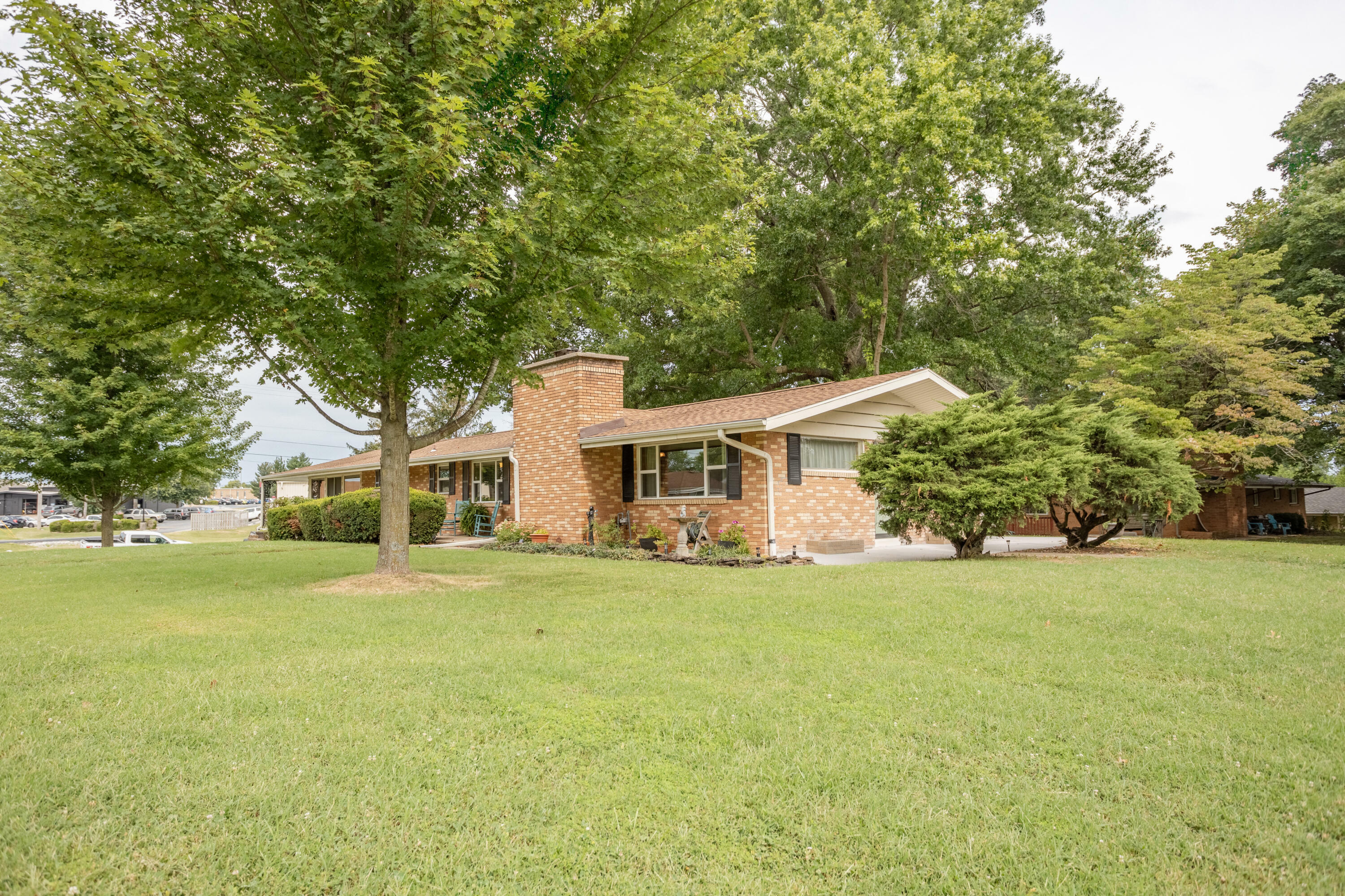 Property Photo:  921 E Logan Street  MO 65738 