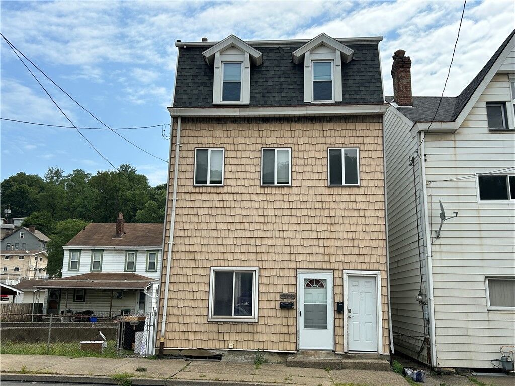 Property Photo:  922 Evergreen Ave  PA 15209 