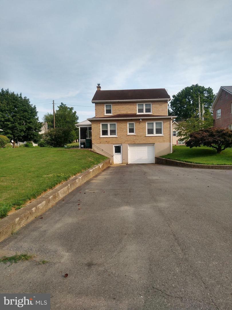 Property Photo:  6 E 2nd Street  PA 17566 